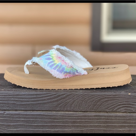 Gypsy Jazz Pastel Tie Dye Flip Flops (brand new in box) - Picture 6 of 8